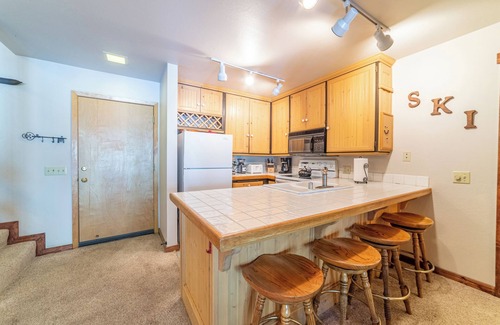 Mammoth Lakes Condo | Walk to Ski & Slopes at St Anton 551