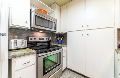Mammoth Lakes Condo | Walk to Ski, Summit Condo by Eagle Lodge 404