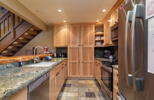Mammoth Lakes Condo | Walk to Ski & Village, Views Condo, Pool & Spa 315