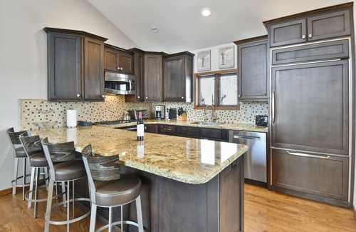 Deer Valley House | Walk to Skiing at Deer Valley, Private Hot Tub, Wood Burning Fireplace, Mountain Views