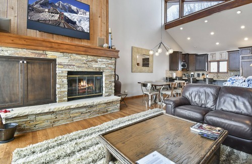 Deer Valley House | Walk to Skiing at Deer Valley, Private Hot Tub, Wood Burning Fireplace, Mountain Views