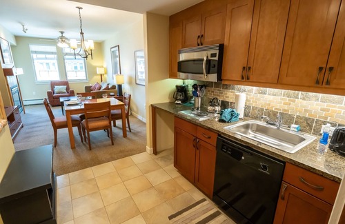 Winter Park Condo | Walk to Slopes, Newer Unit, Biggest Hot Tub, Great Views !
