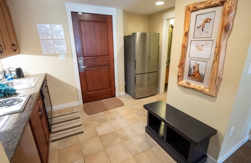 Winter Park Condo | Walk to Slopes, Newer Unit, Biggest Hot Tub, Great Views !