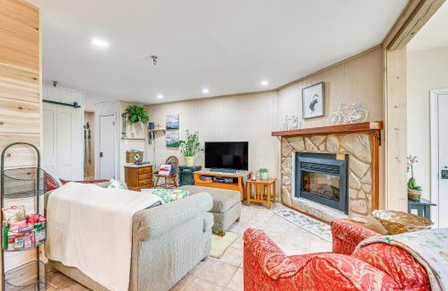 Snowshoe Apartment | Walk to Slopes Snowshoe Condo with Sunroom