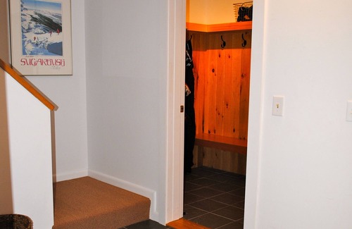 Warren Condo | Walk to Slopes, Sugarbush Village, Castlerock Condo
