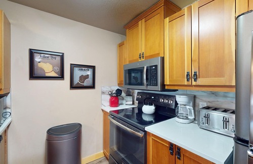 Copper Mountain Village Condo | Walk to slopes - Village condo with balcony, views, hot tubs, & gym