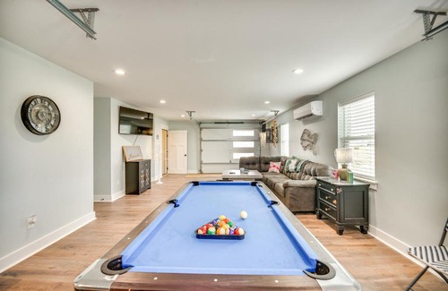 Birdsnest House | Walk to Smith Beach Spacious Home with Hot Tub