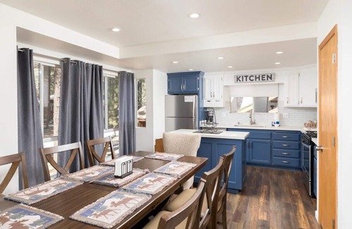 Summit Estates House | Walk to Snow Summit. Game room, BBQ and Spa!