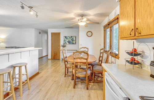 Mankato Cottage | Walk to Spring Lake: Pet-friendly Family Retreat!
