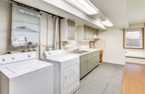 Mankato Cottage | Walk to Spring Lake: Pet-friendly Family Retreat!