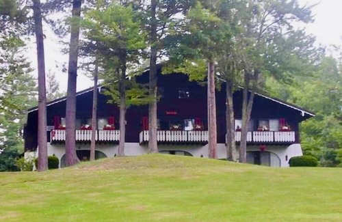Glen Condo | Walk to Storyland, Country Club Condo, Mountain Views, multi nights discounts