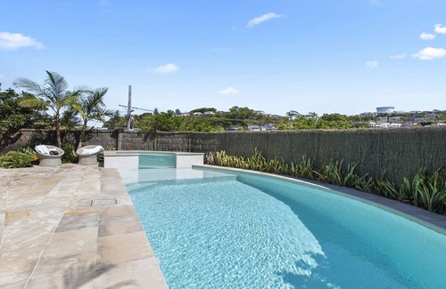 Terrigal House | Walk to Terrigal or Beach or stay Poolside