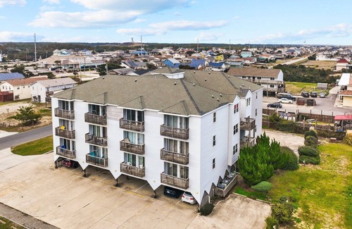 Kill Devil Hills Condo | Walk to the Beach. Close to Restaurants and The Wright Brothers Memorial.