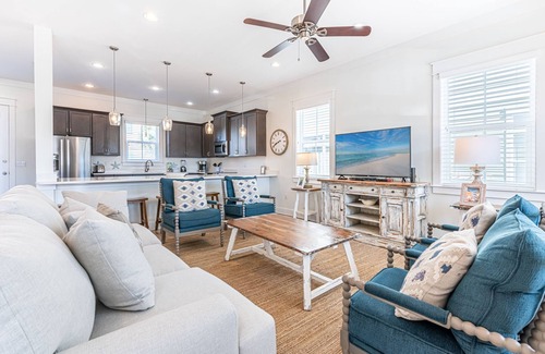 Magnolia Dune House | Walk to the Beach ~ Seat Golf Cart ~ Private Communal Pool