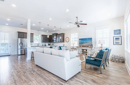 Magnolia Dune House | Walk to the Beach ~ Seat Golf Cart ~ Private Communal Pool