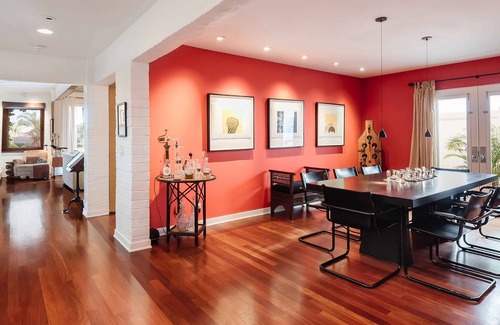 Tree Section House | Walk To The Beach Or Downtown Manhattan Beach From This Beauty!