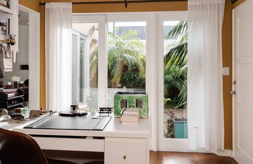 Tree Section House | Walk To The Beach Or Downtown Manhattan Beach From This Beauty!