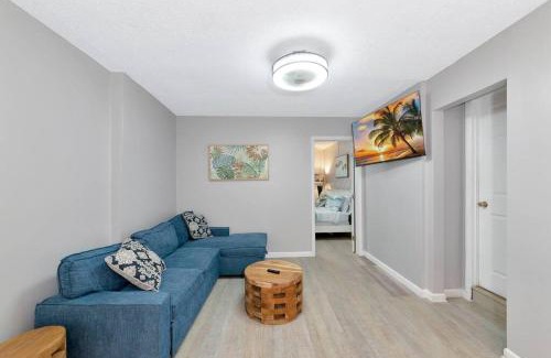 Siesta Key Village Apartment | Walk to the Beach and Village - Hibiscus Villa