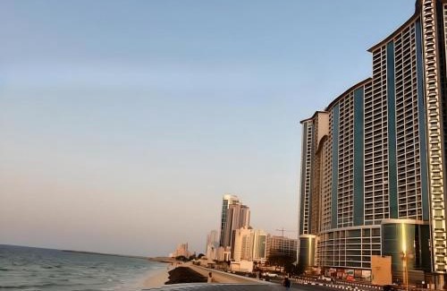 Rumailah Apartment | Walk to the Beach, Charming 3-Bedroom Home in Ajman Corniche Residences