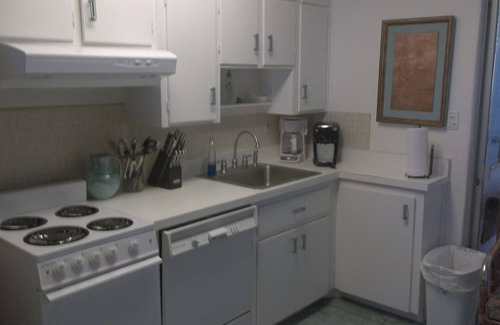 Ormond By The Sea Palt Cottage | Walk to the beach from this peaceful, pet friendly, hideaway.