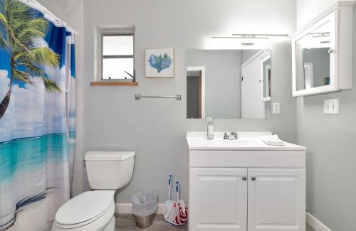 Siesta Key Village Apartment | Walk to the beach - Island Villa