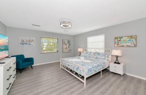 Siesta Key Village Apartment | Walk to the beach - Island Villa