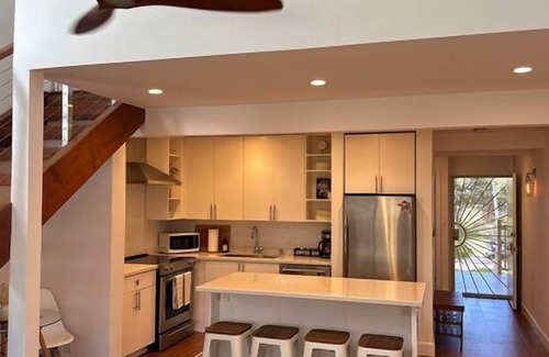Kahuku Apartment | Walk to the beach! North Shore Surf House
