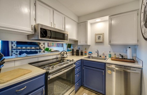 Ocean Shores Apartment | Walk to the Beach Ocean Shores Condo!