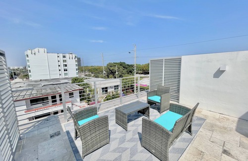 North Beach House | *Walk to the Beach* Private Hot Tub* Rooftop Terrace*
