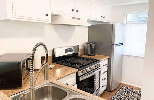 Pierpont Bay Apartment | Walk to the Beach! Pineapple Palms Townhouse Apt