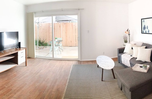 Pierpont Bay Apartment | Walk to the Beach! Pineapple Palms Townhouse Apt