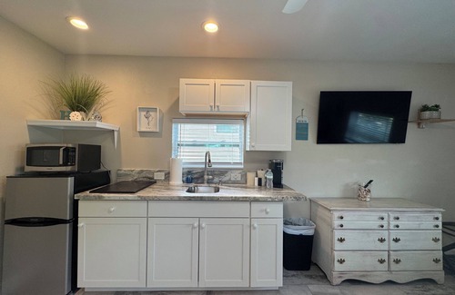 Largo House | Walk to The Beach, shops and restaurants, The sweetest place is “The Sweet”