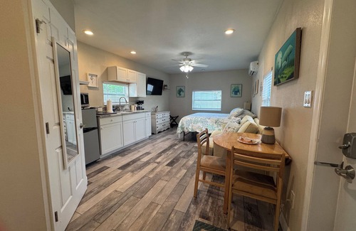 Largo House | Walk to The Beach, shops and restaurants, The sweetest place is “The Sweet”