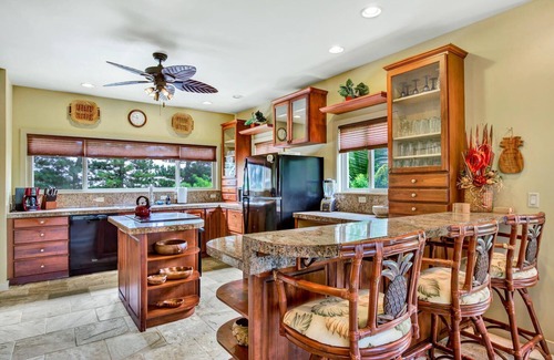 Kailua-Kona House | 🏖️Walk to the Beach! | Spacious Private Home with Pool
