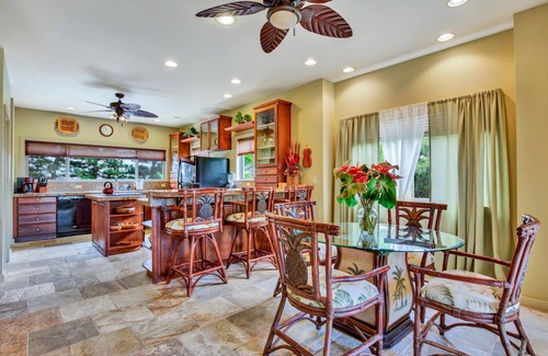 Kailua-Kona House | 🏖️Walk to the Beach! | Spacious Private Home with Pool