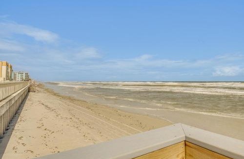 New Smyrna Beach Apartment | Walk to the Beach! New Smyrna Hideaway with Patio