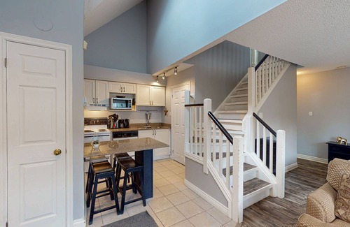 Craigleith House | Walk to the Weider Express Lift Dog-friendly condo w/shared pool