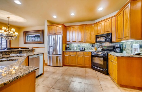 Steamboat Springs House | Walk to the gondola Townhome w/deck, fireplace, W/D & shared hot tubs/pool