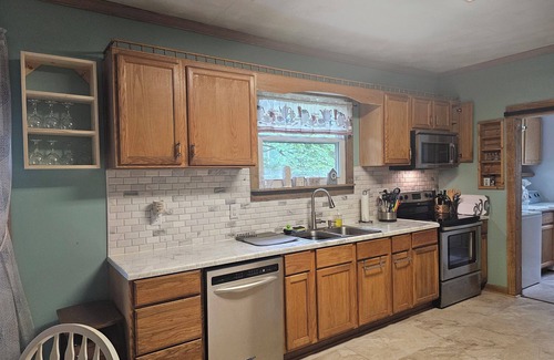 Marlinton House | Walk to the Greenbrier River and bike trails. Close to Snowshoe resort!