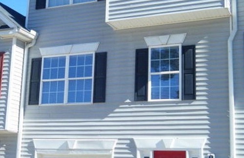 National Hills House | Walk to the Masters!