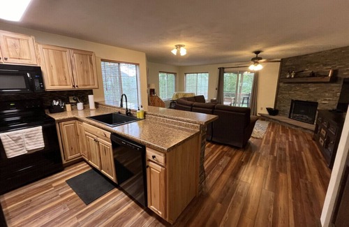Jefferson Township House | πββοΈ Walk to the Pool, π² Relax in the Trees β Your Summer Escape Awaits! βοΈ