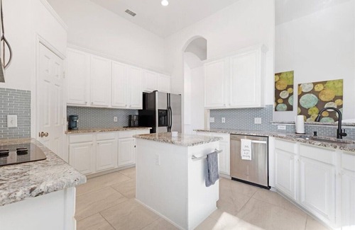 Rockwall Bed & Breakfast | Walk to the Rockwall Harbor from this 3-bedroom 2 bath 1 Story home in Rockwall.