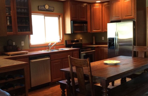 Snoqualmie Pass House | Walk to the ski lifts at the summit!