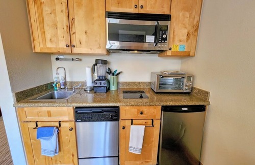 Crested Butte Hotel | Walk to the slopes! Base Area Location w/Free Shuttle! Shared Hot Tub & Pool! G