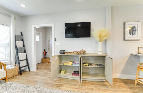 Galveston House | Walk to The Strand: Group Getaway in Galveston!