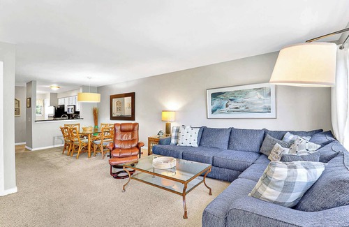 Hilton Head Villa | Walk to the Beach from Your Springwood Villa Retreat
