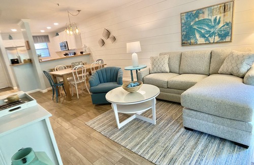 Hilton Head Island Villa | Walk to the beach ~ Relaxing Enclosed Porch ~ Close to Coligny ~ 3 onsite pools
