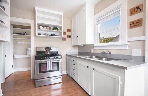 North End Cottage | Walk to the waterfront! The Cozy Cottag