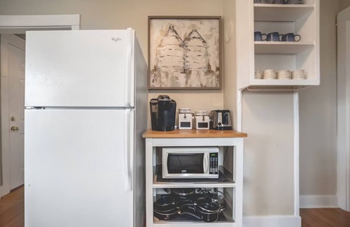 North End Apartment | Walk to the waterfront The Cozy Cottage