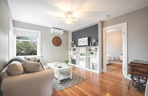 North End Apartment | Walk to the waterfront The Cozy Cottage